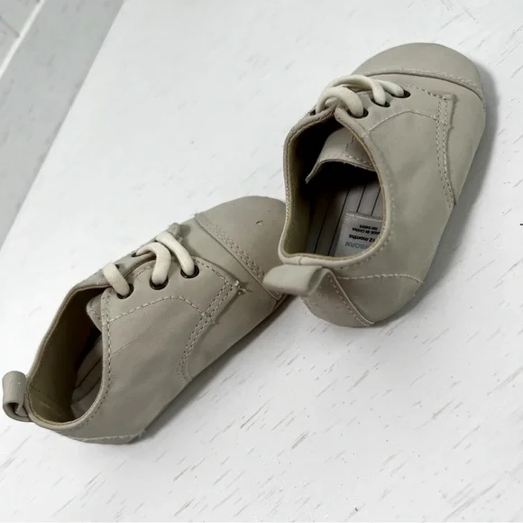GAP - crib shoes - neutral size 6-12 months - Picture 6 of 9